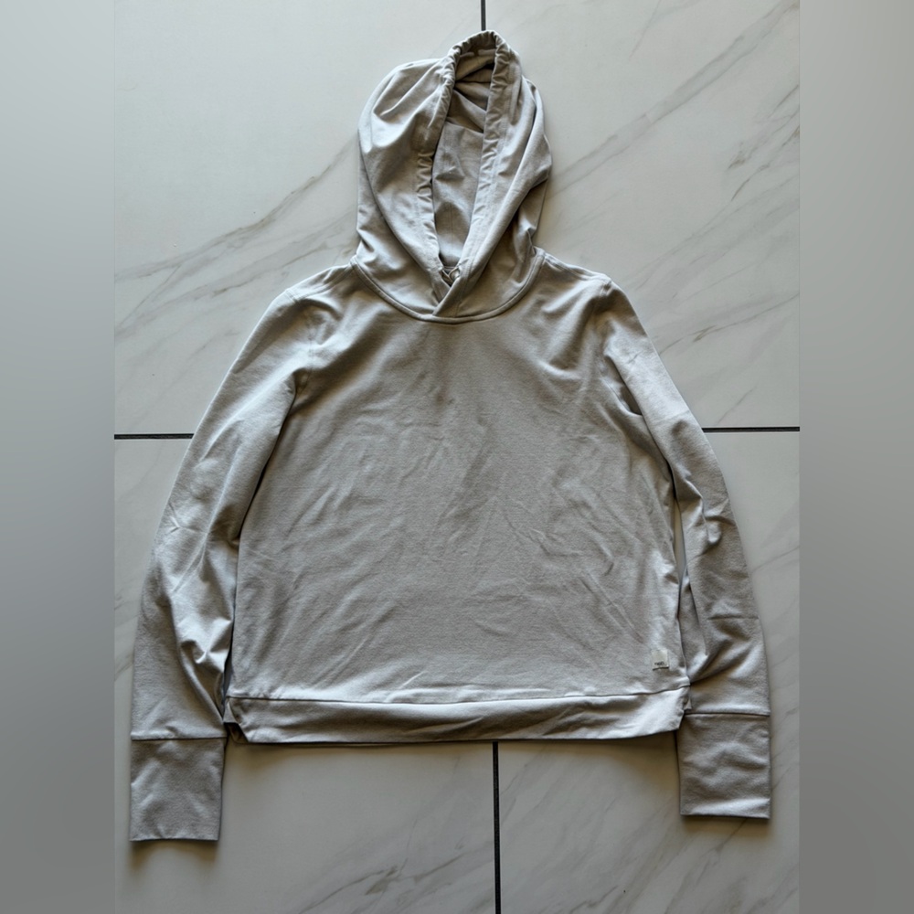 Vuori Halo Pullover Hoodie. Color Salt XS